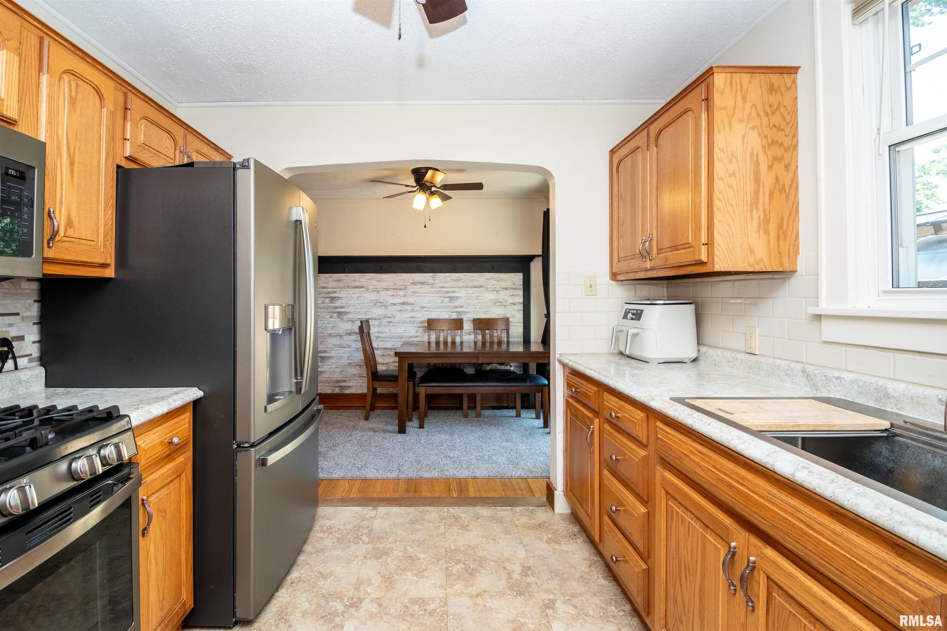 1007 Chestnut Street Pekin, IL 61554 - Photo 16 of 38