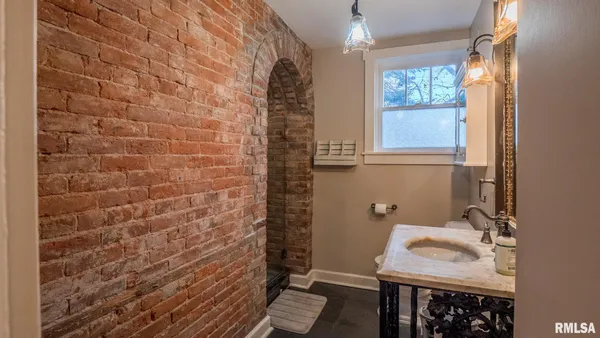 $270,000 | 401 South Corey Street, Griggsville, IL 62340