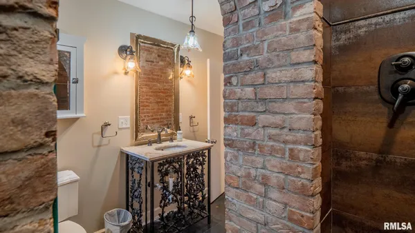 $270,000 | 401 South Corey Street, Griggsville, IL 62340