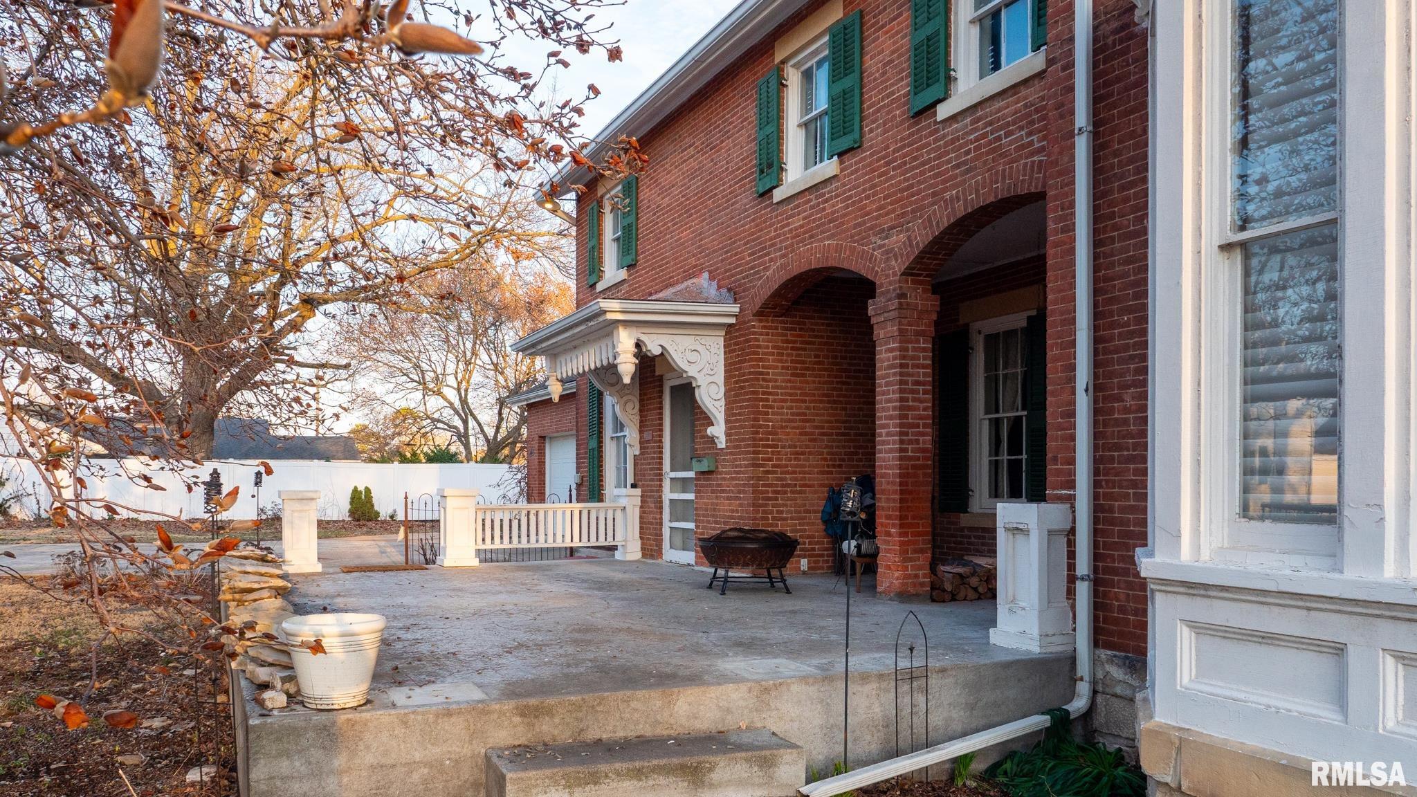 401 South Corey Street Griggsville, IL 62340 - Photo 4 of 62