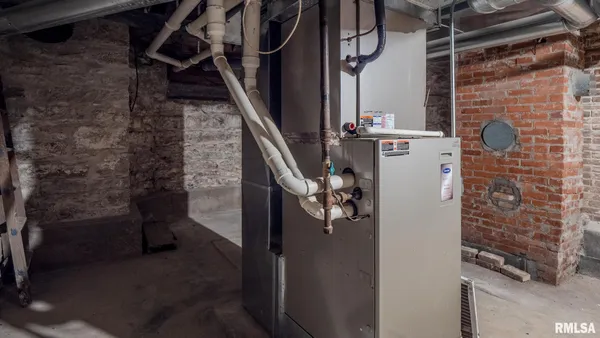 $270,000 | 401 South Corey Street, Griggsville, IL 62340