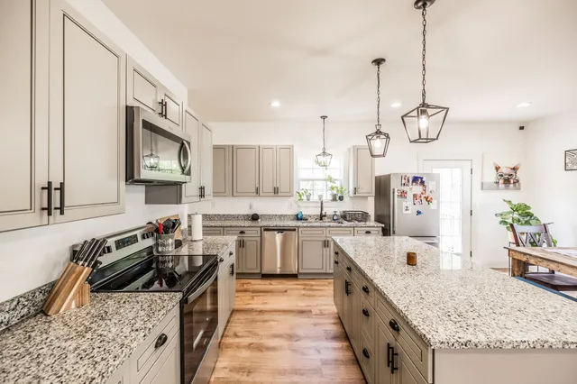 $374,900 | 1160 Jonathan Lane, Springfield, TN 37172