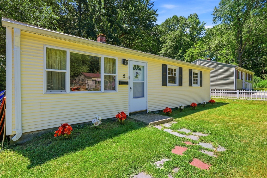 9 Woodcliff Street Springfield, MA 01111 - Photo 2 of 18