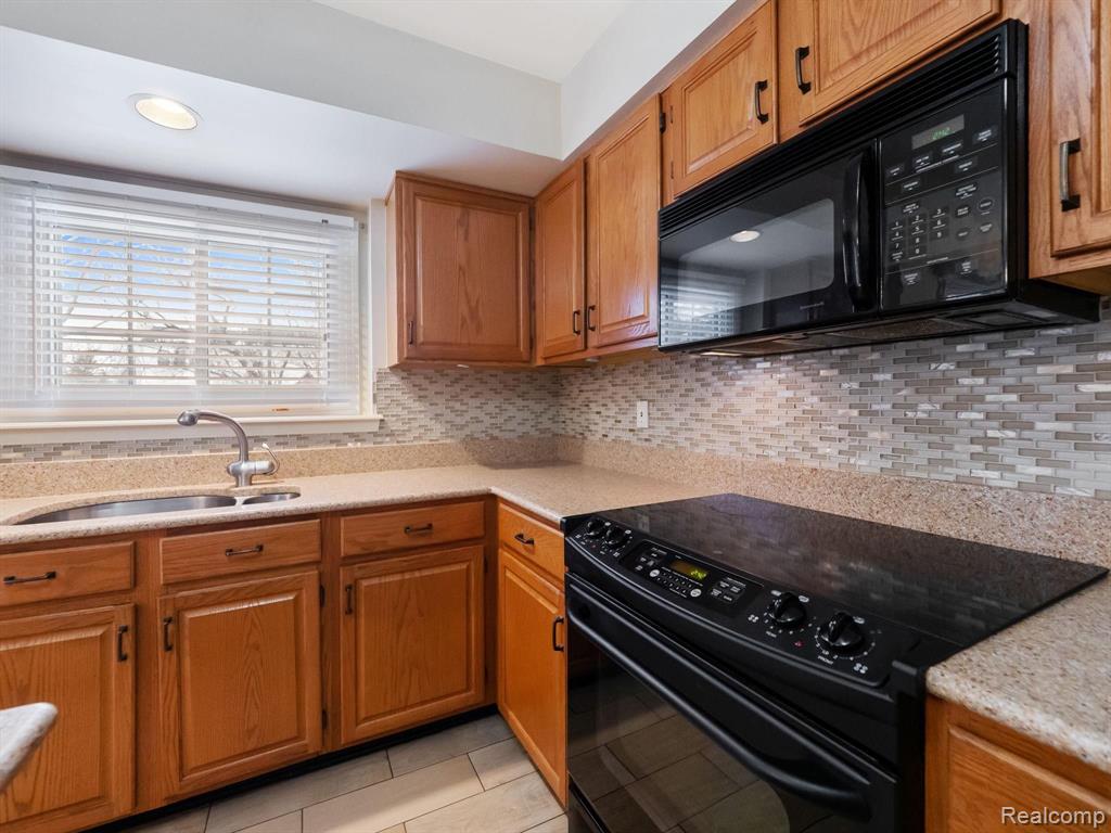 1748 Grandview Drive Rochester Hills, MI 48306 - Photo 18 of 48