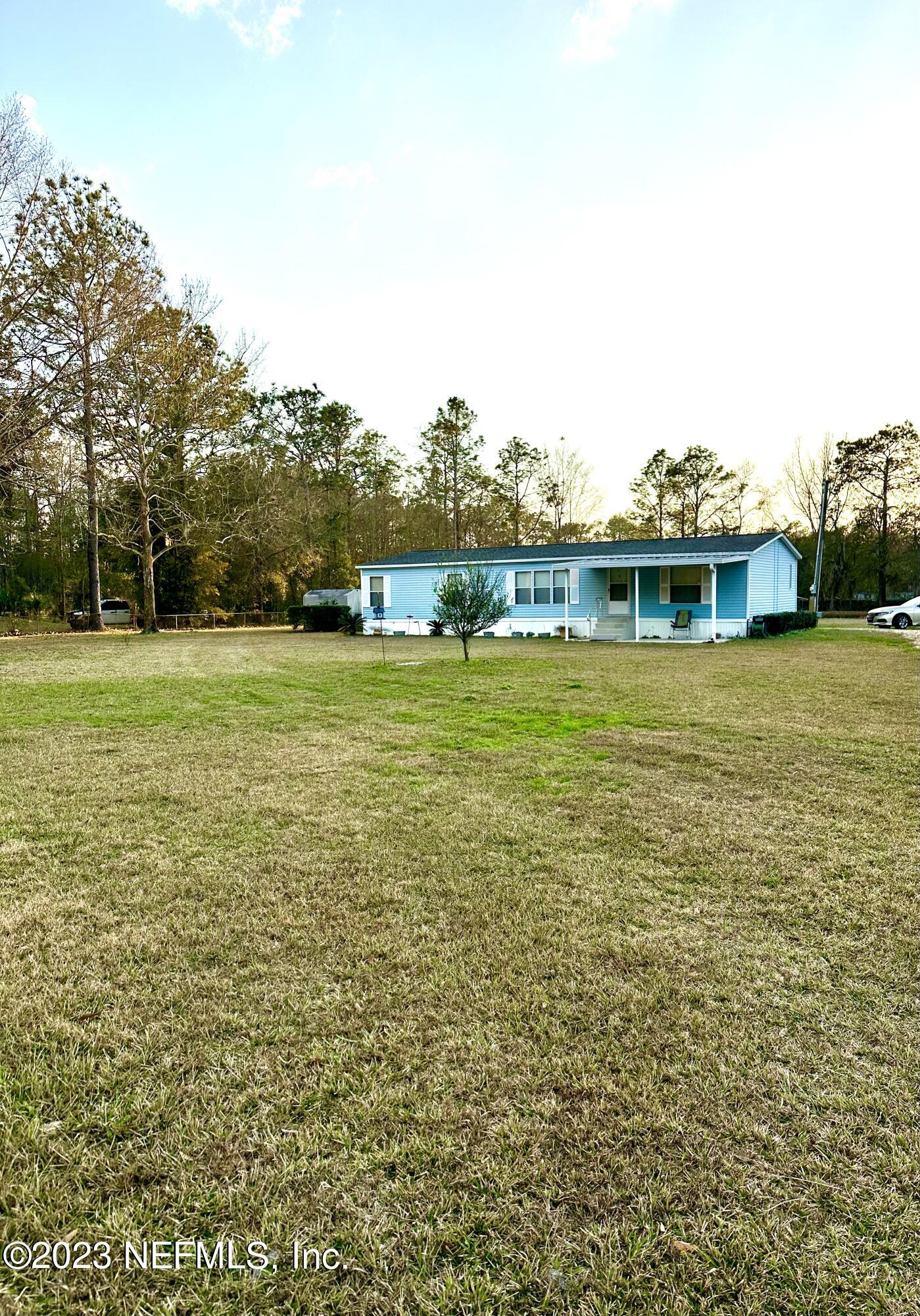 15644 Sears Road Jacksonville, FL 32218 - Photo 3 of 24 a view of lawn chairs and an ocean view