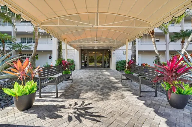 $225,000 | 575 Oaks Lane, Unit 608, Pompano Beach, FL 33069