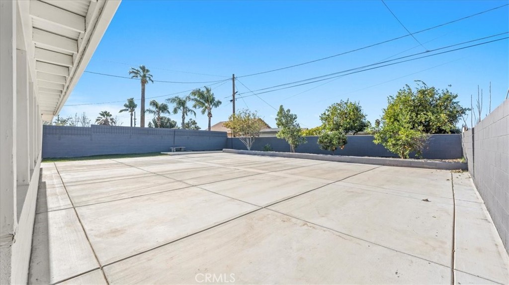 132 South Acacia Avenue Rialto, CA 92376 - Photo 19 of 23 a view of a outdoor space