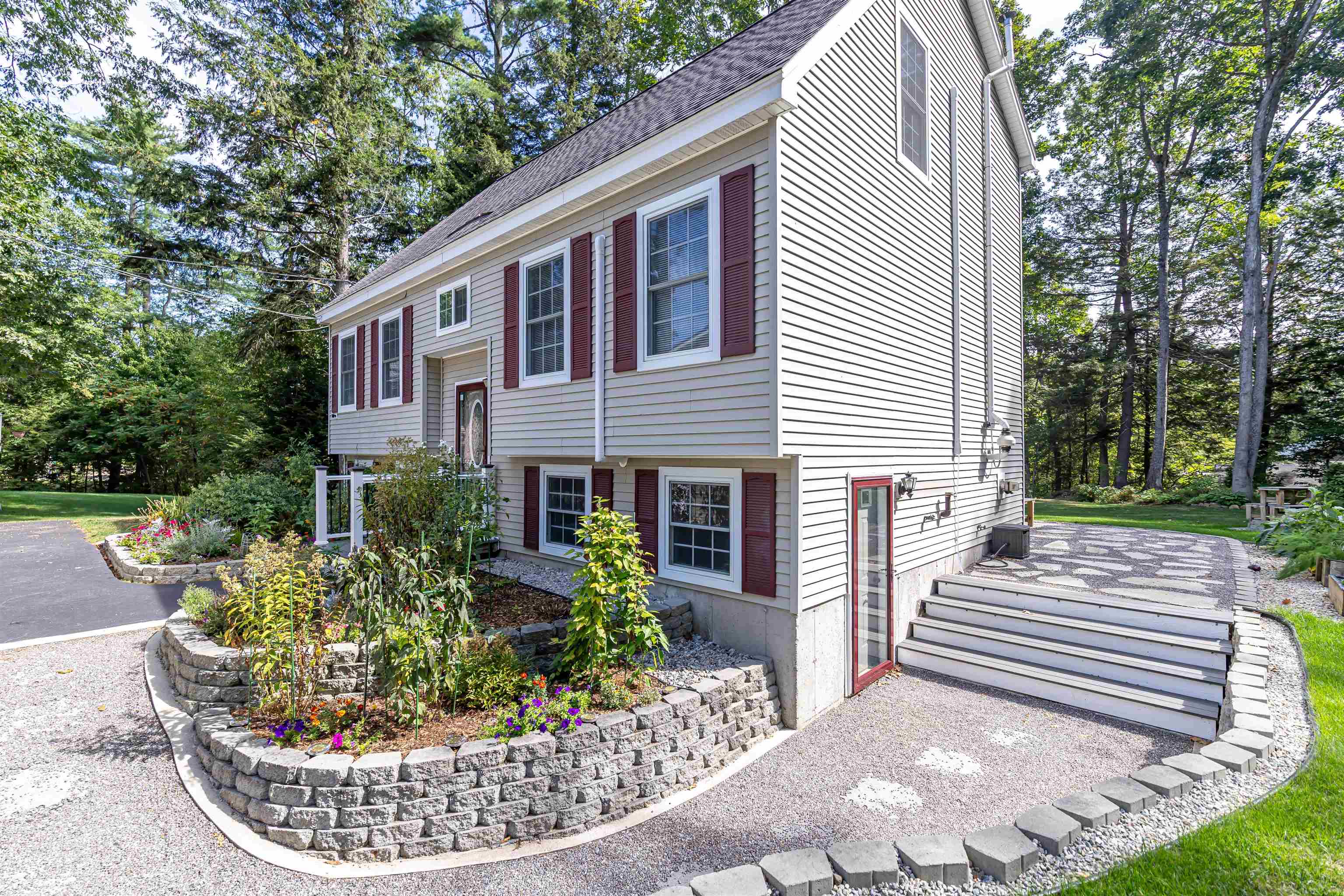 141 Windsor Way Barnstead, NH 03225 - Photo 4 of 51 Gallery Image 4