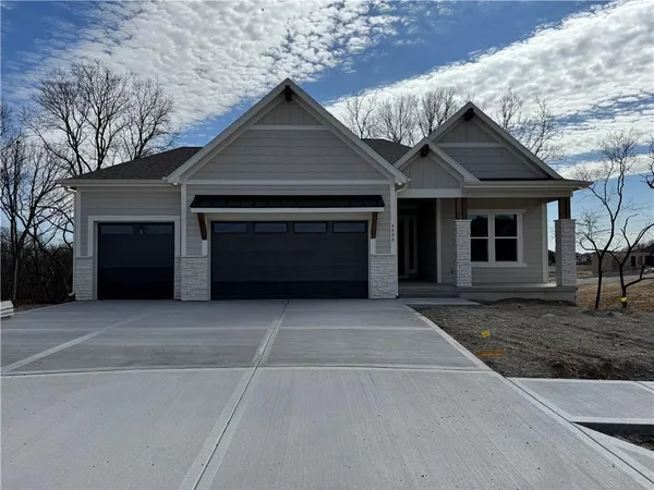 $886,985 | 4800 Northwest Huonker Court, Riverside, MO 64151