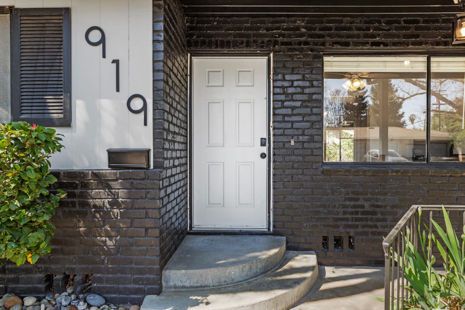 919 Del Rey Avenue Modesto, CA 95350 - Photo 4 of 32