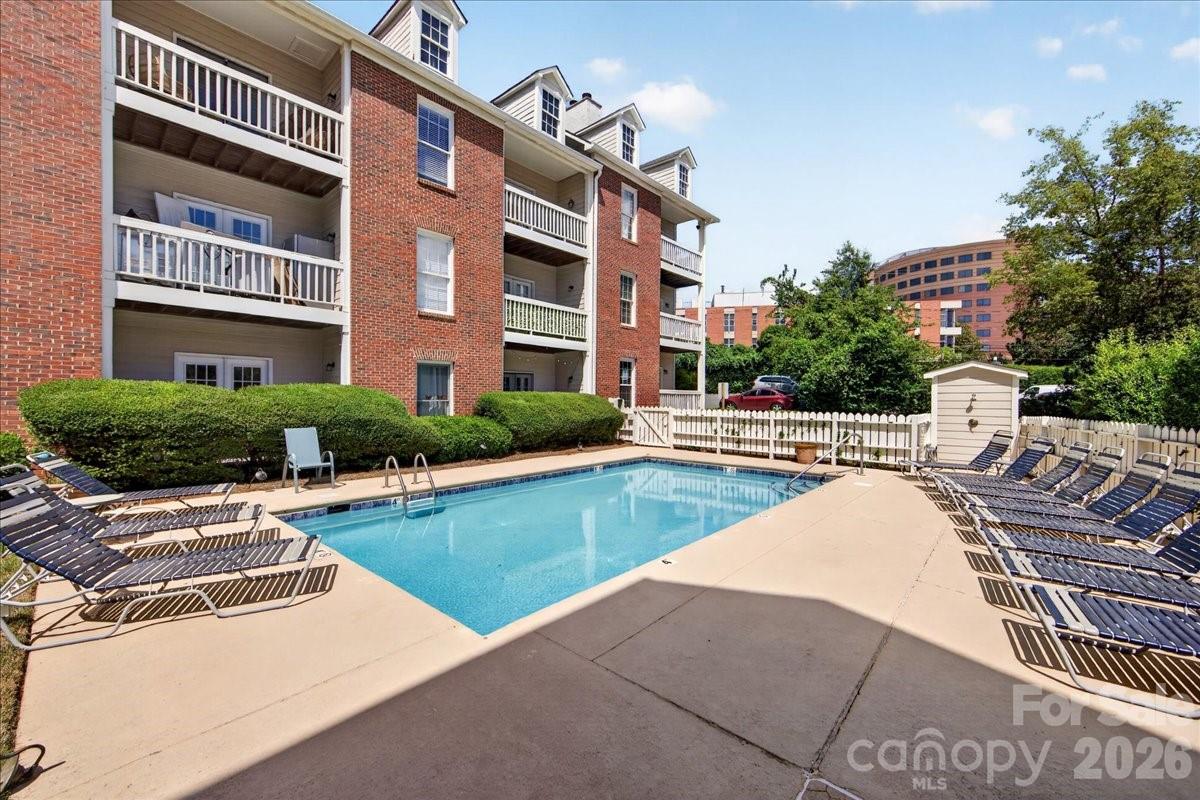 301 Queens Road, Unit 106 Charlotte, NC 28204 - Photo 3 of 34 Gallery Image 3