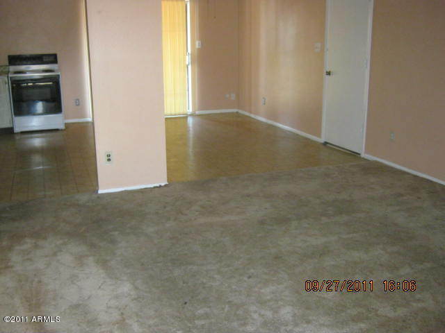 7009 West Coronado Road Phoenix, AZ 85035 - Photo 2 of 7 LIVING ROOM