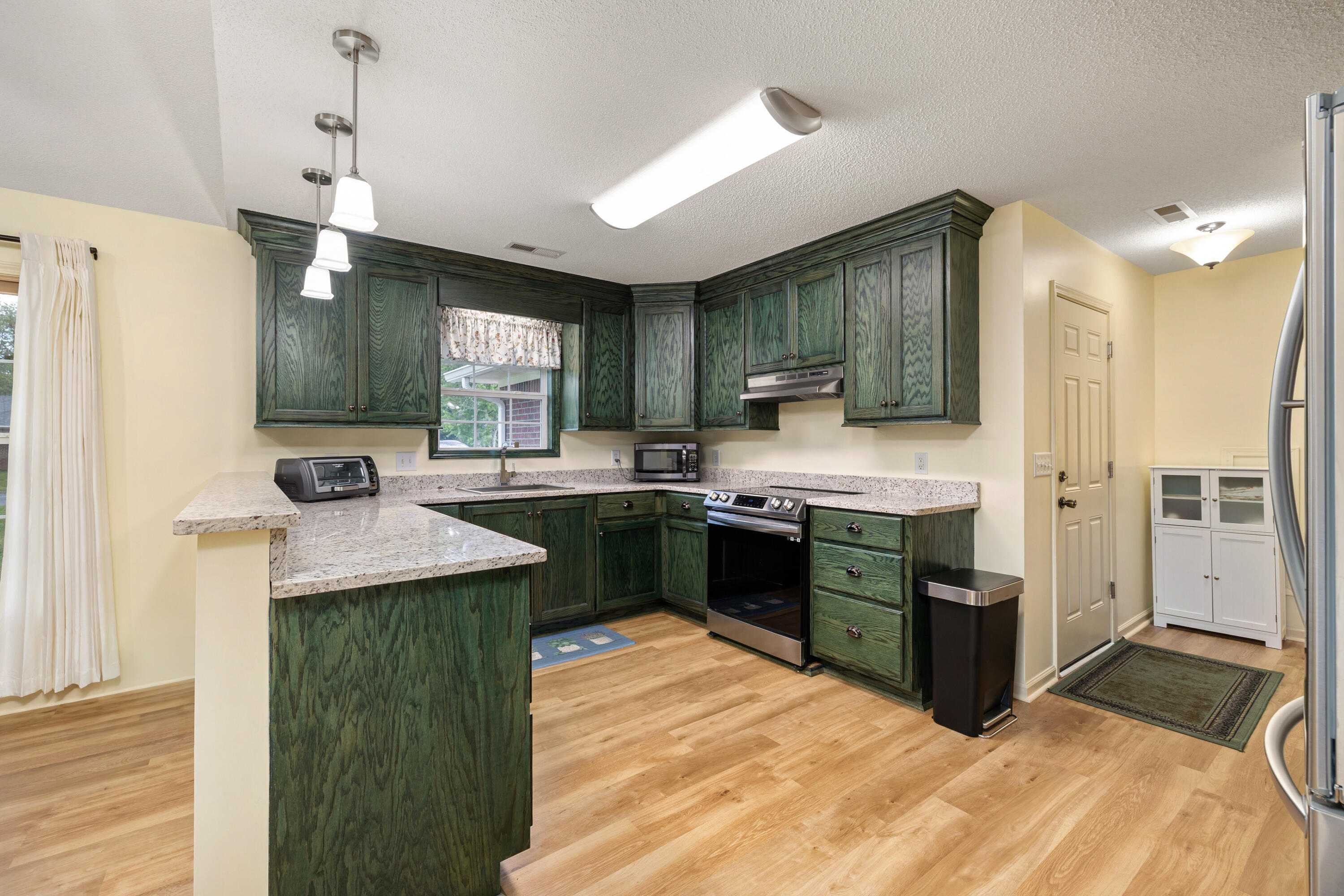 2845 Dbar Circle Sumter, SC 29154 - Photo 9 of 27 11