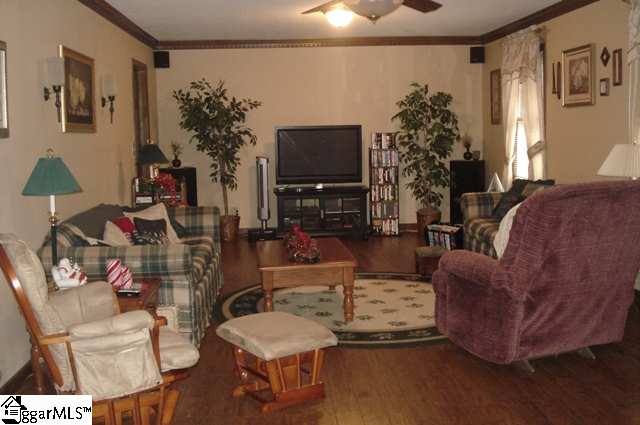 213 Fairway Estates Road Greer, SC 29651 - Photo 2 of 25 Gallery Image 2