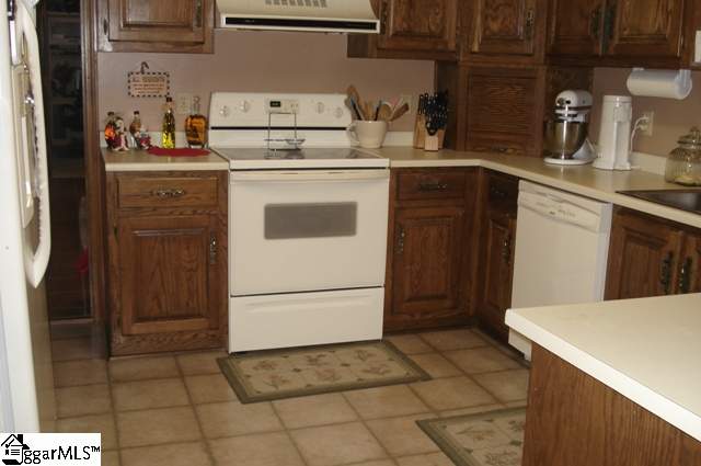 213 Fairway Estates Road Greer, SC 29651 - Photo 4 of 25 Gallery Image 4