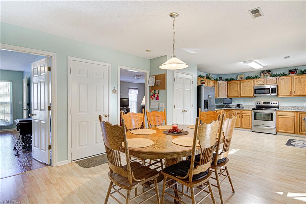 324 Ridgeland Drive High Point, NC 27262 - Photo 11 of 35 Gallery Image 11
