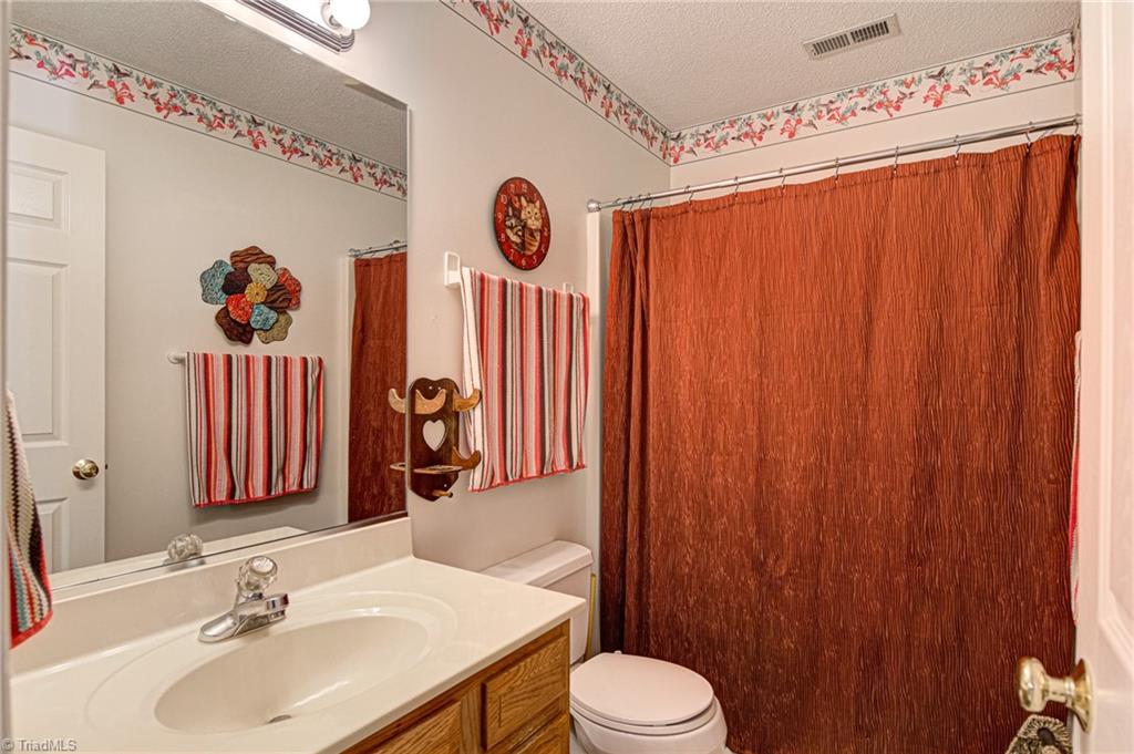 324 Ridgeland Drive High Point, NC 27262 - Photo 16 of 35 Gallery Image 16