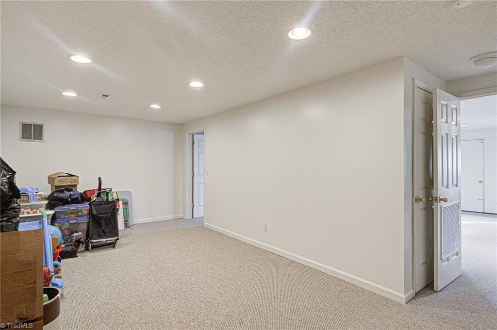 324 Ridgeland Drive High Point, NC 27262 - Photo 29 of 35 Gallery Image 29