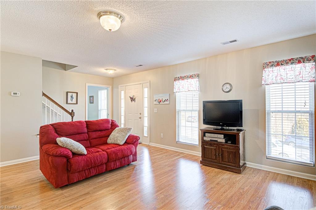 324 Ridgeland Drive High Point, NC 27262 - Photo 4 of 35 Gallery Image 4