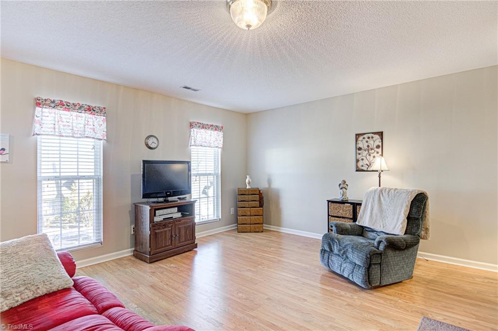 324 Ridgeland Drive High Point, NC 27262 - Photo 6 of 35 Gallery Image 6