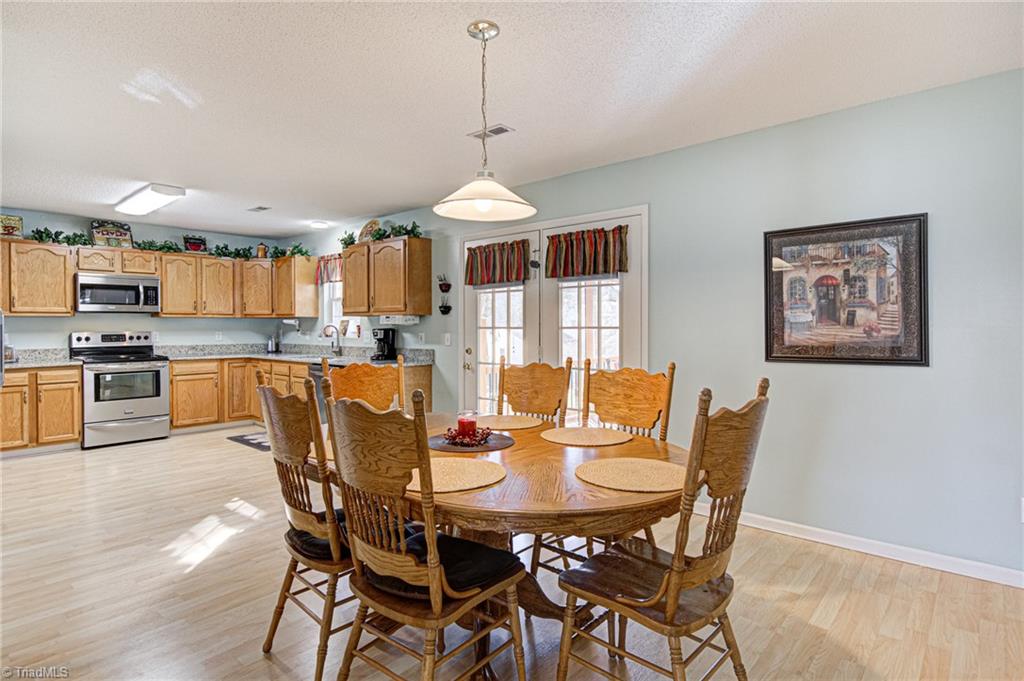 324 Ridgeland Drive High Point, NC 27262 - Photo 10 of 35 Gallery Image 10