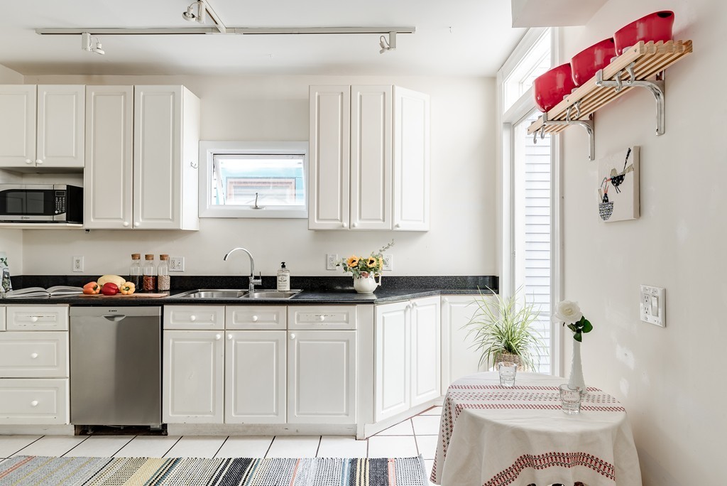 104 Pleasant Street, Unit 2 Cambridge, MA 02139 - Photo 3 of 12