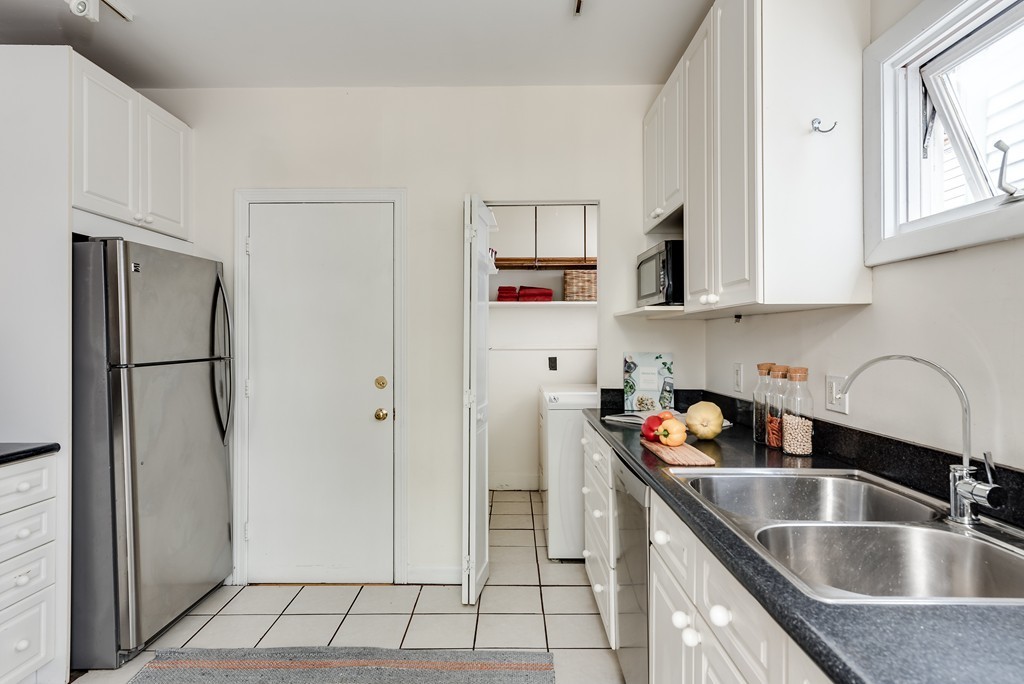 104 Pleasant Street, Unit 2 Cambridge, MA 02139 - Photo 4 of 12