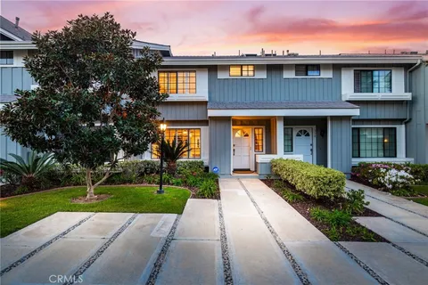 $1,595,000 | 328 Regatta Way, Seal Beach, CA 90740