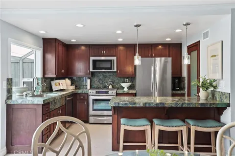 $1,595,000 | 328 Regatta Way, Seal Beach, CA 90740