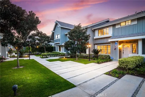 $1,549,000 | 328 Regatta Way, Seal Beach, CA 90740