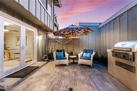 $1,595,000 | 328 Regatta Way, Seal Beach, CA 90740