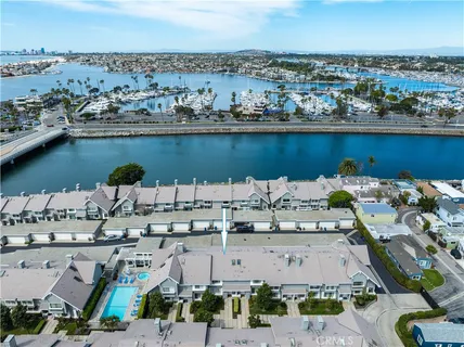 $1,595,000 | 328 Regatta Way, Seal Beach, CA 90740