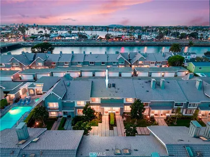 $1,595,000 | 328 Regatta Way, Seal Beach, CA 90740