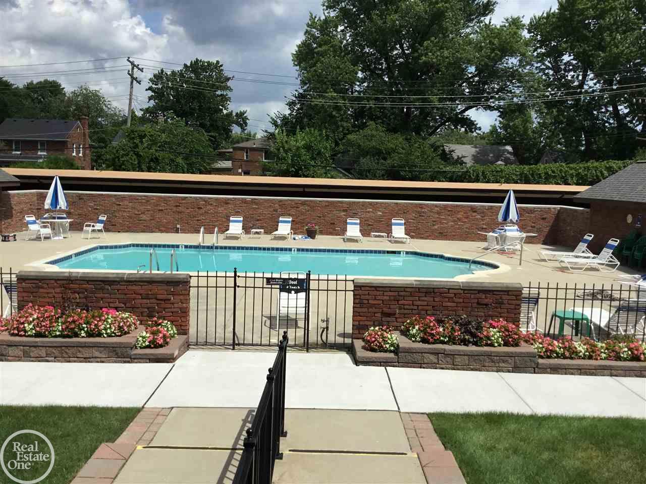 1750 Vernier Road, Unit 20 Grosse Pointe, MI 48236 - Photo 21 of 25 31399424-20.JPG