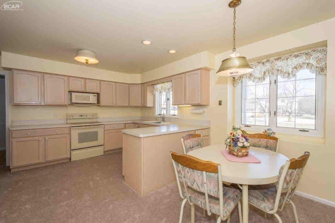 3076 Old Farm Road Flint, MI 48507 - Photo 4 of 19 21272681-3.JPG