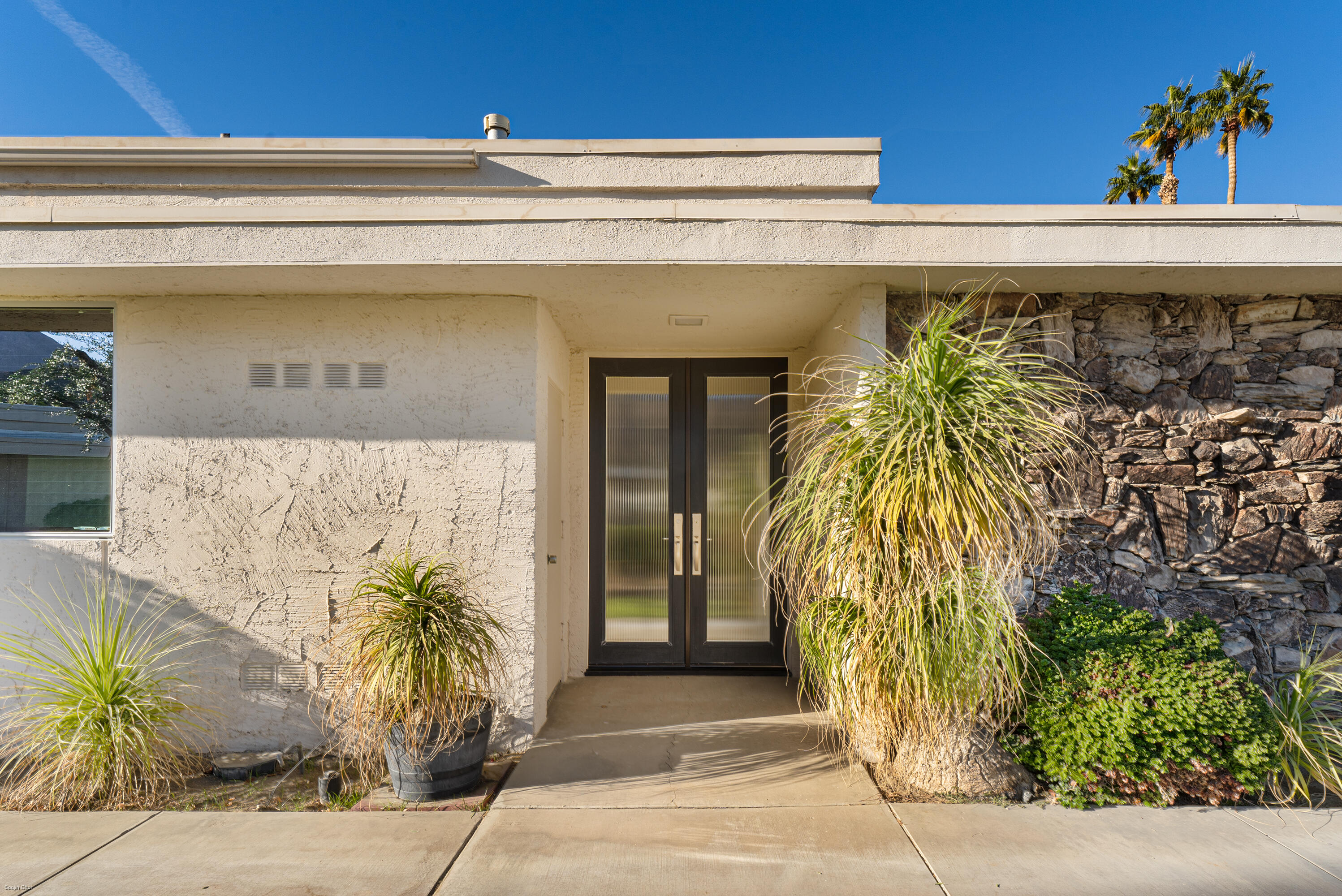 45695 Pawnee Road Indian Wells, CA 92210 - Photo 2 of 39 Entry door, south side
