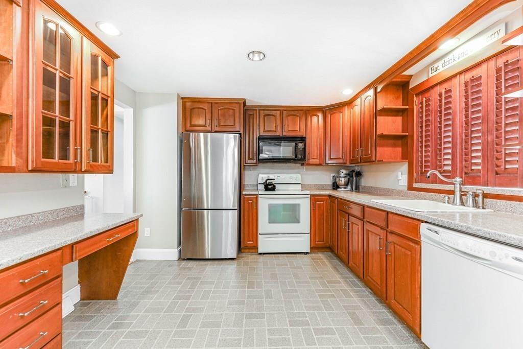 70 Bridle Road Bridgewater, MA 02324 - Photo 8 of 39 Gallery Image 8