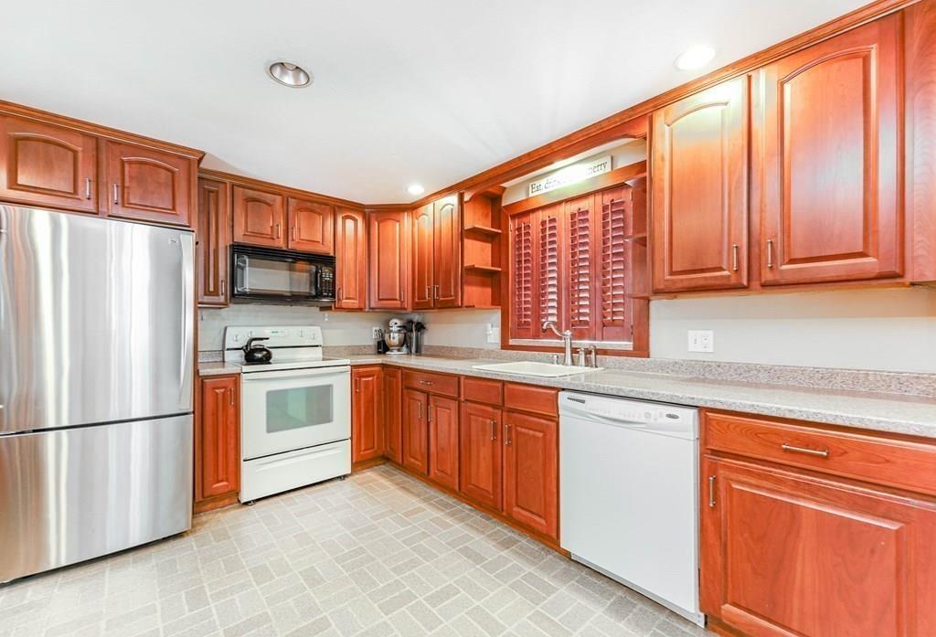 70 Bridle Road Bridgewater, MA 02324 - Photo 9 of 39 Gallery Image 9