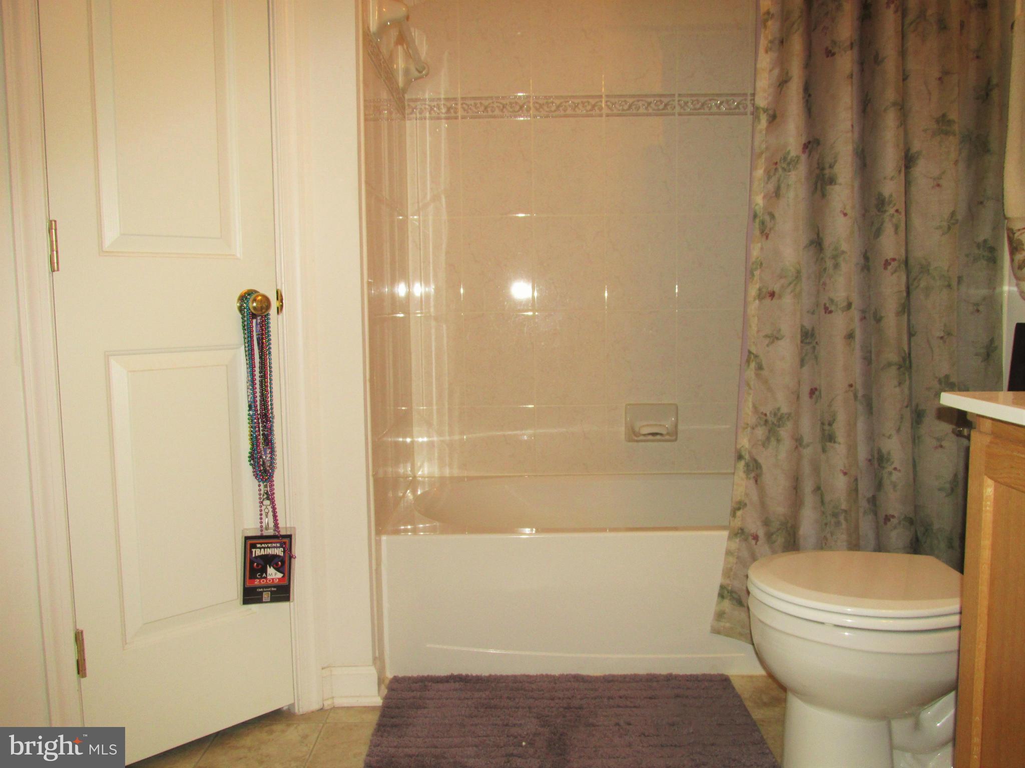 5498 Glenthorne Court, Unit 5498 Rosedale, MD 21237 - Photo 21 of 28 Hall/ Guest Bath w/ Tub