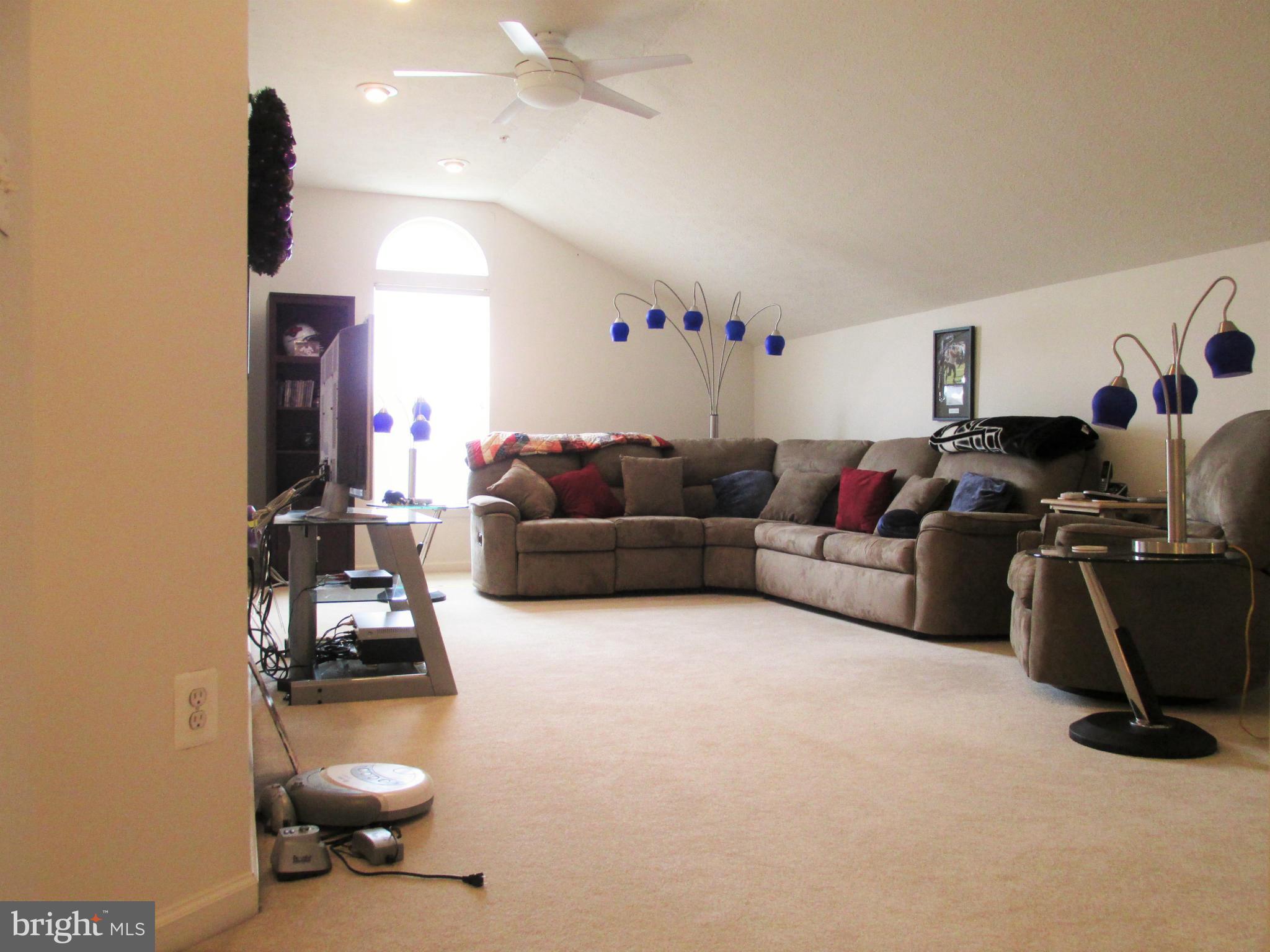 5498 Glenthorne Court, Unit 5498 Rosedale, MD 21237 - Photo 7 of 28 Spacious and Bright Loft
