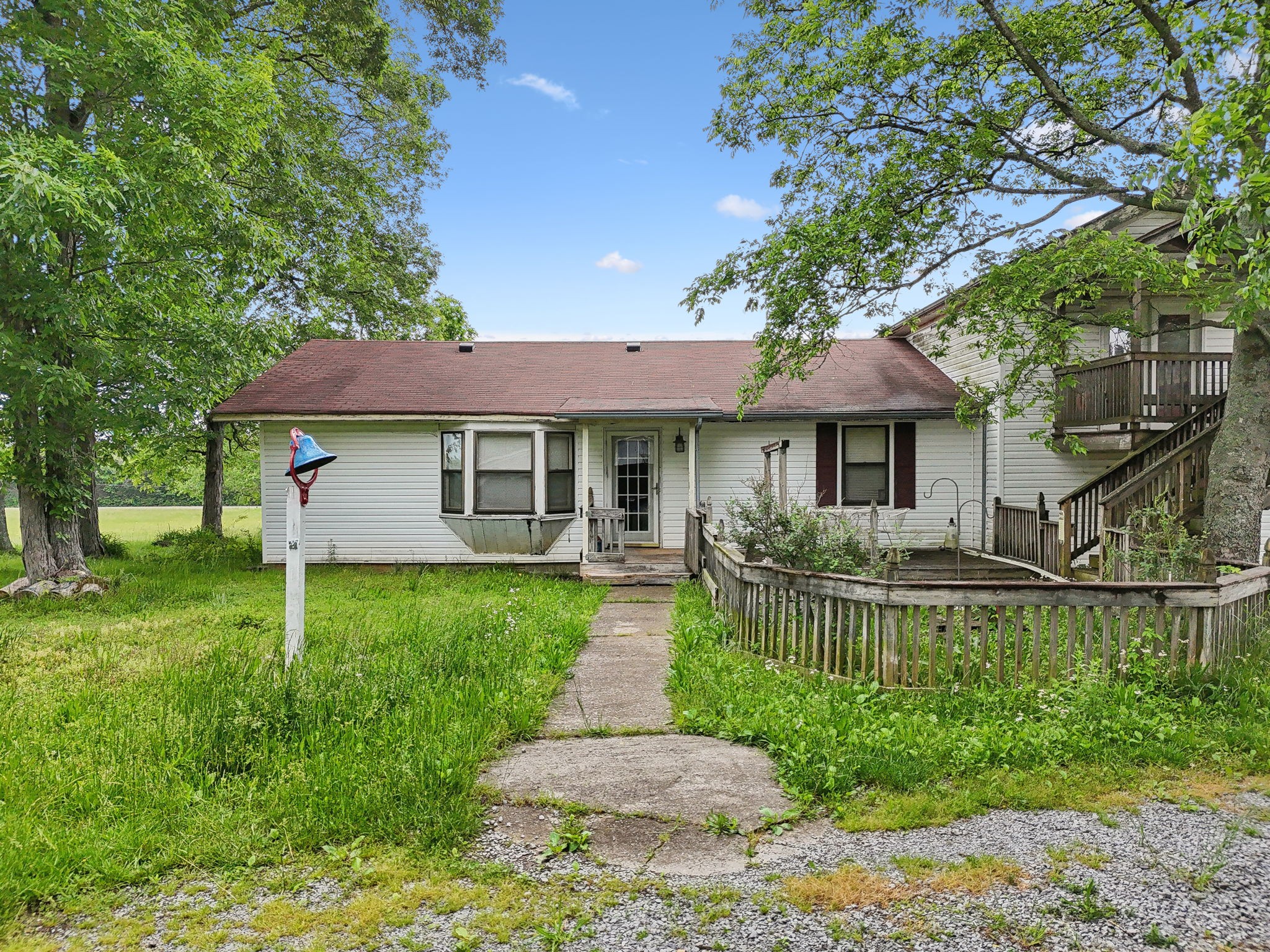 8076 Newtown Road Rockvale, TN 37153 - Photo 13 of 22 a front view of a house with a yard and porch