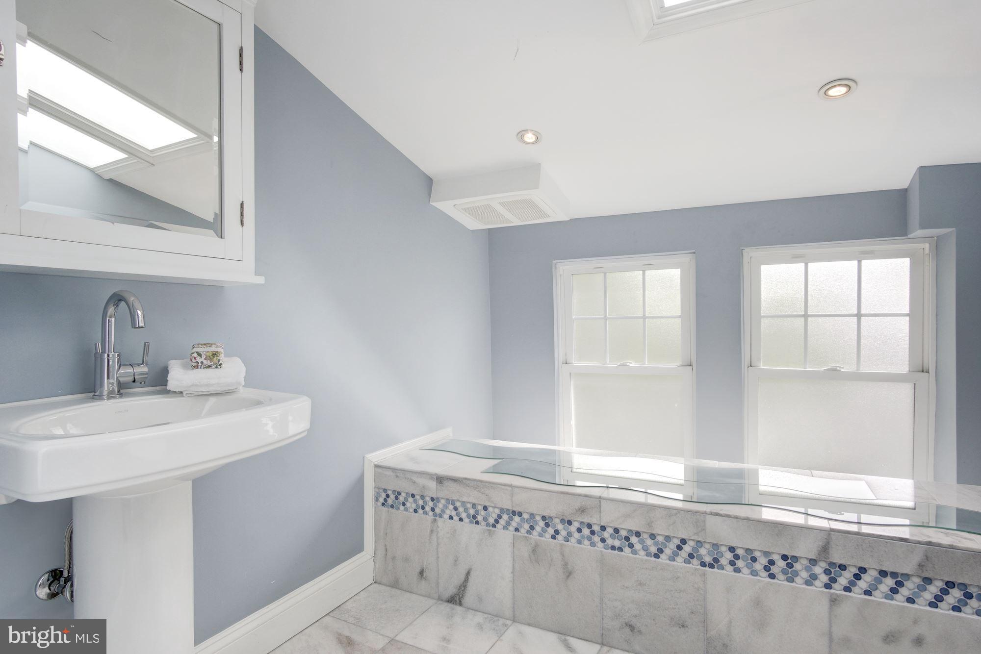 3309 Woodley Road Northwest Washington, DC 20008 - Photo 34 of 59 Top floor bathroom (another view)