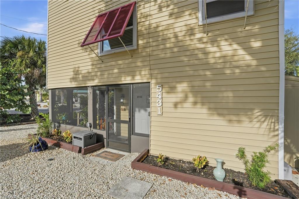 5431 Oak Ridge Avenue Fort Myers Beach, FL 33931 - Photo 4 of 33 a backyard of a house with seating space