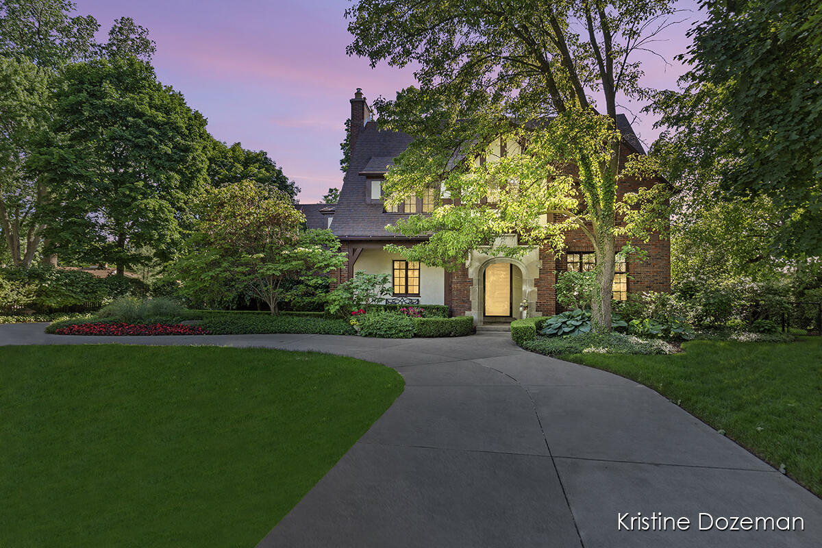 2702 Robinson Road Southeast Grand Rapids, MI 49506 - Photo 1 of 74 IMG_1000