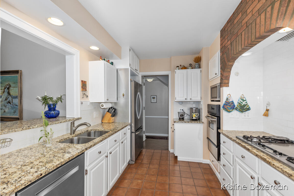 2702 Robinson Road Southeast Grand Rapids, MI 49506 - Photo 14 of 74 IMG_1016