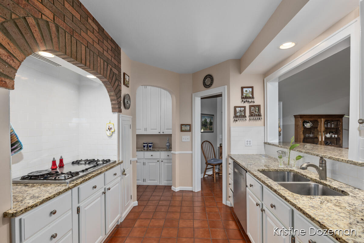2702 Robinson Road Southeast Grand Rapids, MI 49506 - Photo 15 of 74 IMG_1017