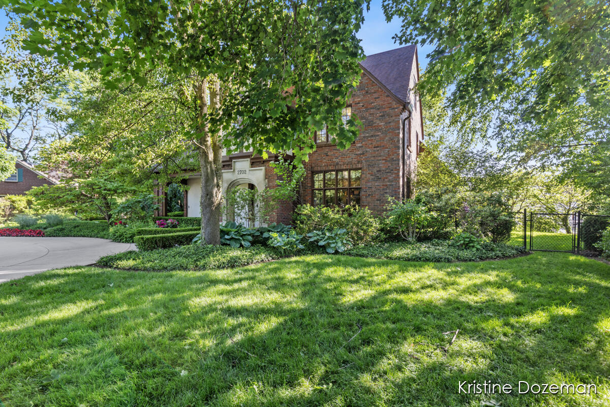 2702 Robinson Road Southeast Grand Rapids, MI 49506 - Photo 2 of 74 IMG_1001