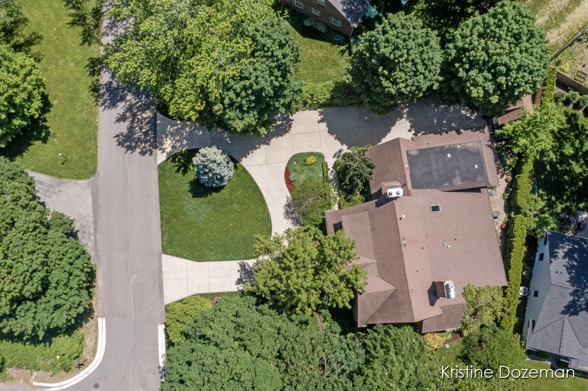 2702 Robinson Road Southeast Grand Rapids, MI 49506 - Photo 58 of 74 IMG_1076