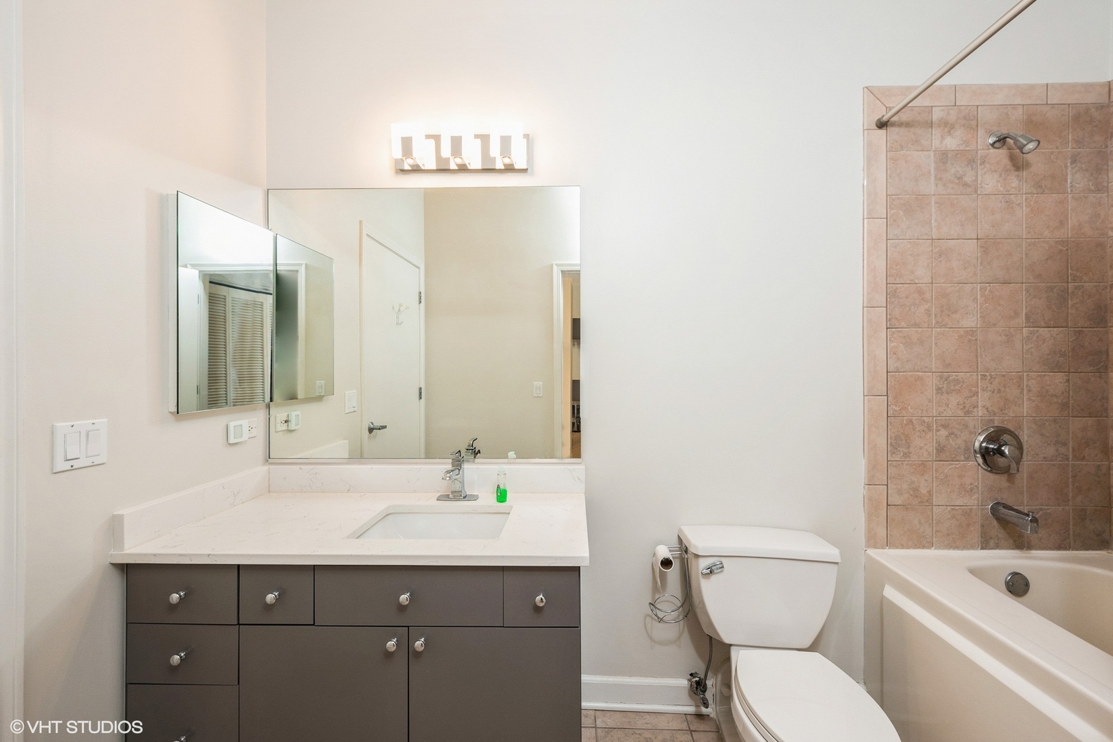 15 South Throop Street, Unit 402 Chicago, IL 60607 - Photo 10 of 11