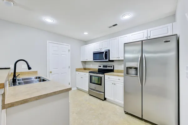 $2,050 | 8849 Jenny Lind Street, North Charleston, SC 29406